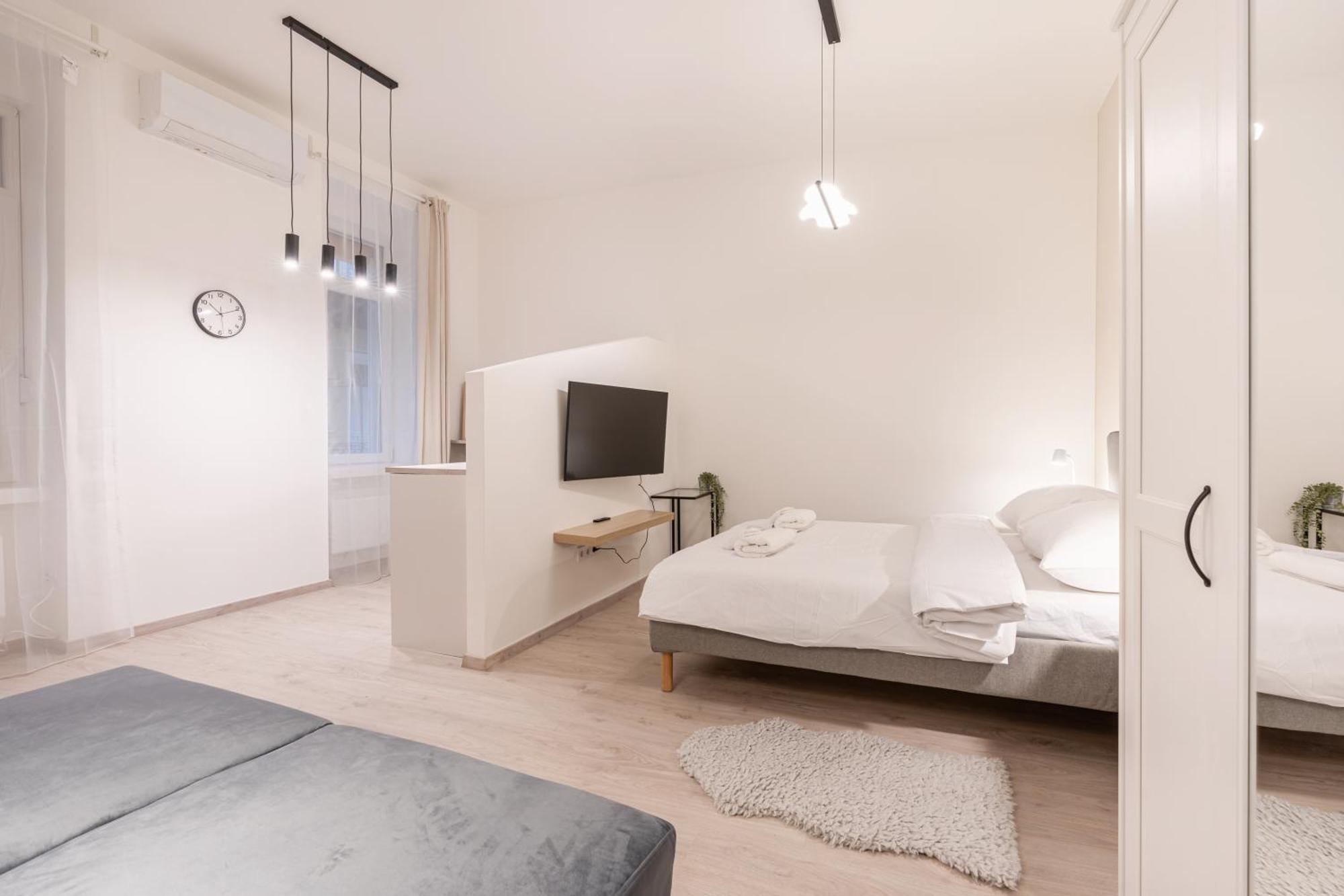 Apartamento Kl31 - Urban Escape - Prime Location - Klauzal Square By Bqa Budapest Exterior foto